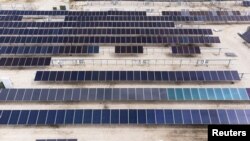 Các tấm pin năng lượng mặt trời tại công ty First Solar ở Perrysburg, bang Ohio, ngày 8 /7/2022.