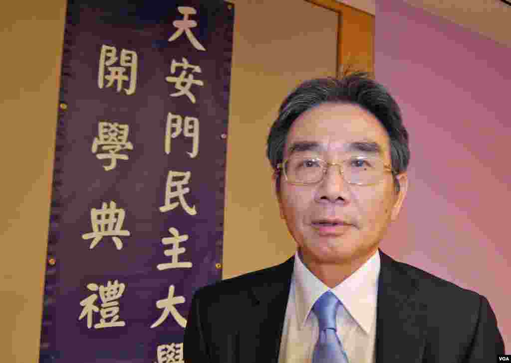 陈奎德教授（美国之音国符拍摄）