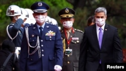 资料照片:2023年2月16日,巴拉圭总统贝尼特斯在台北总统府前参加欢迎仪式。(路透社照片)