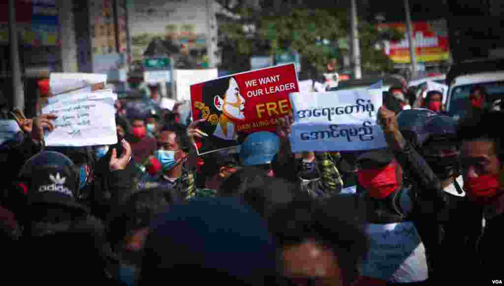 မန္တလေးမြို့က စစ်အာဏာသိမ်း ဆန့်ကျင်ဆန္ဒပြပွဲ မြင်ကွင်း။