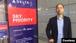 曾经代理12港人案的人权律师卢思位2021年5月8日在上海浦东机场赴美时被限制出境。(照片来源:旅美人权律师杨建刚推特)