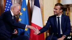 美国总统拜登和法国总统马克龙在罗马会晤(2021年10月29日)