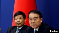 中国外交部副部长李保东(右)在20国集团峰会