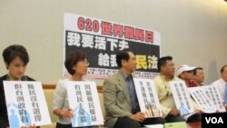 台湾人权团体就世界难民日召开记者会(美国之音张永泰拍摄) 