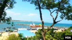 斯里兰卡汉巴托塔港。2017年12月9日,斯里兰卡政府正式将汉班托塔港租界给中国。(美国之音朱诺拍摄,2016年1月3日)