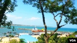 斯里兰卡汉巴托塔港。2017年12月9日,斯里兰卡政府正式将汉班托塔港移交中国。(美国之音朱诺拍摄,2016年1月3日)