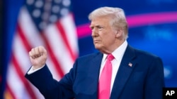 资料照片:唐纳德·特朗普(Donald Trump)总统2025年2月22日在马里兰州举行的保守派政治行动会议(CPAC)上发表讲话。