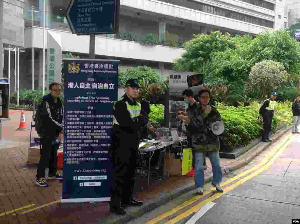 数万港人参与民阵争取真普选大游行(美国之音海彦拍摄)