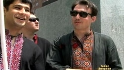 На флеш-мобі "за мову" у Вашингтоні читали Кобзаря На флеш-мобі "за мову" у Вашингтоні читали Кобзаря