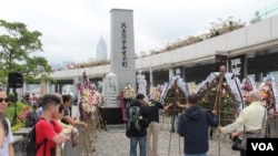 香港民间团体清明节向六四遇难者献花