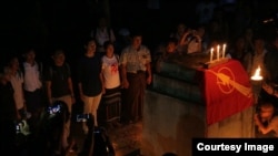 သမဂ္ဂမြက်ခင်းပြင်ပေါ်က ဆောက်လုပ်ရေး ဗကသ ဆန္ဒပြကန့်ကွက် (All Burma Federation of Student Unions - Photo credit-Phyo Dana)