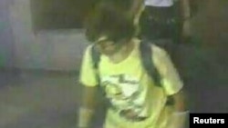 泰国警方公布了曼谷爆炸事件嫌疑人录像 (2015年8月18日)