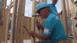 Що спонукає президента Картера у 93 працювати на будівництві. Відео Що спонукає президента Картера у 93 працювати на будівництві. Відео