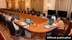 သမ္မတဦးထင်ကျော်ဦးဆောင်တဲ့အစိုးရသစ်။