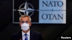 资料照片:北约秘书长斯托尔滕贝格在北约在阿富汗局势发生重大变化后举行的视频外长会议上从布鲁塞尔北约总部发表讲话。(2021年8月20日)
