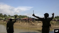 မြန်မာ-ဘင်္ဂလားဒေ့ ရှ်နှစ်နိုင်ငံ နယ်နိမိတ်မျဉ်းကြားရှိ ရိုဟင်ဂျာဒုက္ခသည်များ