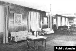 Pemandangan Ruang John Alden di lantai pertama Hotel Roosevelt di majalah Hotel Monthly pada 1925. (Public domain, courtesy of HathiTrust)