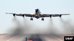 美国空军WC135“不死凤凰”核侦察机(图片来源:U.S. Air Force)