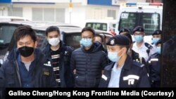 立场新闻署理总编辑林绍桐2021年12月29日被港警拘捕。