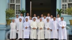 အစိုးရနဲ့ လက်နက်ကိုင်အဖွဲ့တွေအကြား ငြိမ်းချမ်းရေးဆွေးနွေးကြဖို့ မြန်မာကက်သလစ် ဘုန်းတော်ကြီးတွေ တောင်းဆို အစိုးရနဲ့ လက်နက်ကိုင်အဖွဲ့တွေအကြား ငြိမ်းချမ်းရေးဆွေးနွေးကြဖို့ မြန်မာကက်သလစ် ဘုန်းတော်ကြီးတွေ တောင်းဆို