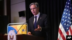 美国国务卿布林肯在美国驻华使馆举行的记者会上讲话。(2024年4月26日)