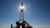 资料照 - 2020 年 7 月 29 日，德克萨斯州米德兰的一个石油钻井平台。