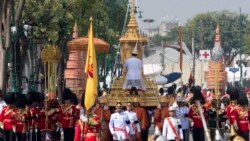 မြန်မာရွှေ့ပြောင်းအလုပ်သမားများ ကွယ်လွန်သူထိုင်းဘုရင်ကို ဂါရဝပြု မြန်မာရွှေ့ပြောင်းအလုပ်သမားများ ကွယ်လွန်သူထိုင်းဘုရင်ကို ဂါရဝပြု