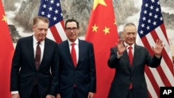 参加贸易谈判的中国副总理刘鹤、美国贸易代表莱特希泽和财政部长姆努钦在北京钓鱼台国宾馆。(2019年5月1日)