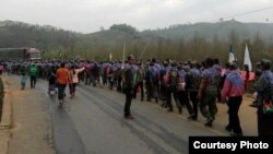 ကချင် ဘိန်းခင်းဖျက်ဆီးရေးအဖွဲ့ဝင်များ ( သတင်းဓါတ်ပုံ-Jade Land Kachin Facebook)