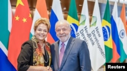 卢拉与新开发银行行长、巴西前总统迪尔玛·罗塞夫(Dilma Rousseff)4月13日在上海。