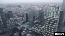 空中俯瞰北京金融街道上的汽车( 2018年11月28日 路透社)