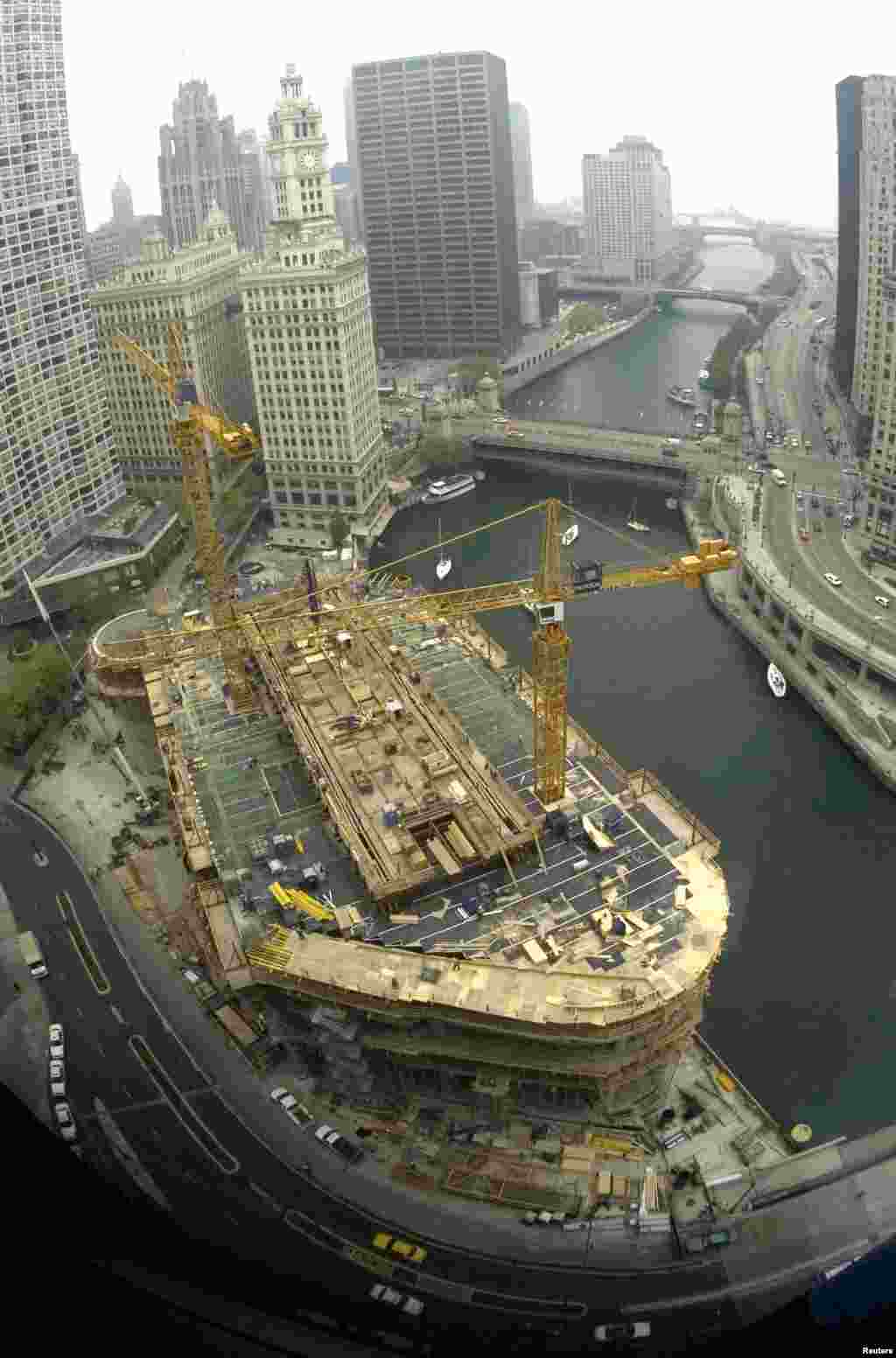 芝加哥川普国际酒店大厦(Trump International Hotel and Tower) (2006年5月)