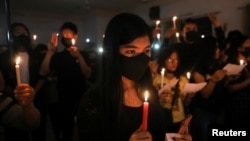 ချင်းဒုက္ခသည်ကော်မတီဦးဆောင်ပြီး အိန္ဒိယရောက်မြန်မာပြည်သားတွေက စစ်အာဏာသိမ်းပြီးနောက် သေဆုံးခဲ့သူတွေအတွက် ဆုတောင်းပွဲ။ (မတ် ၂၄၊ ၂၀၂၁)