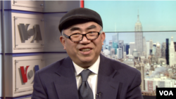 《博讯网》记者西诺接受美国之音专访(美国之音拍摄)