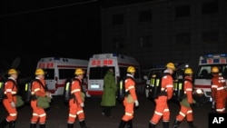 新华社2019年11月18日发布的照片显示,山西省平遥县一煤矿发生瓦斯爆炸事故,救援人员正准备进入事故现场。(Yang Chenguang/Xinhua via AP)