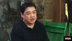 吾尔开希2016年6月1日在台北接受美国之音专访。(齐勇明拍摄)