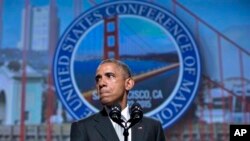 မြို့တော်ဝန်တွေရဲ့အစည်းအဝေးအတွင်း သမ္မတအိုဘားမား Obama က သေနတ်ကိုင်ဆောင်ခွင့်ထိန်းချုပ်ရေးနဲ့ပတ်သက်လို့ ပြောကြားစဉ်။ (ဇွန် ၁၉၊ ၂၀၁၅)