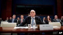 国土安全部长约翰·凯利在国会山作证。(2017年2月7日)