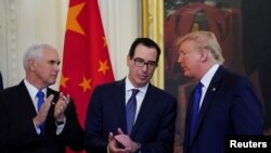 美国总统特朗普以及副总统彭斯2020年1月15日出席美中第一阶段贸易协定签署仪式(路透社)