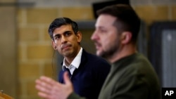 Ріші Сунак у телефонній розмові заявив, що Велика Британія та її союзники повинні продовжувати робити все, щоб Україна була в найсильнішій позиції, аби розвивати свої нещодавні успіхи на полі бою. Фото: Peter Nicholls/via AP