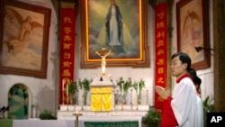 北京天主教徒在政府认可的圣母无原罪主教座堂参加弥撒(2018年9月22号)