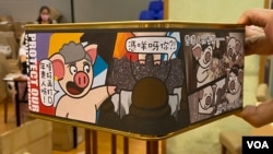 反送中运动示范冲突中被捕保释的年青人制作的蛋卷,包装设计带出反送中运动的讯息。经济揽炒”。(美国之音/汤惠芸)