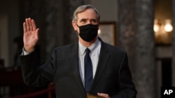 资料照片:联邦参议员默克利在华盛顿宣誓就职(2021年1月3日)