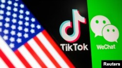 资料照:美国国旗、TikTok和微信标识