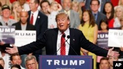 美国总统川普在总统竞选集会上发表演讲。(资料照片)