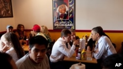 奥巴马和梅德维杰夫6月24日在华盛顿郊区的快餐店