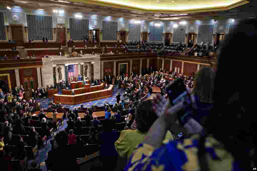 သမ္မတ Joe Biden အမေရိကန်လွှတ်တော်မှာ နိုင်ငံတော်အခြေပြမိန့်ခွန်းပြောကြားစဥ်။ (မတ်လ ၇၊ ၂၀၂၄)  