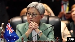 澳大利亚外交部长黄英贤呼吁缅甸军政府,停止对异见人士血腥镇压,并结束日益激烈的内战冲突。(法新社,2024年7月27日)