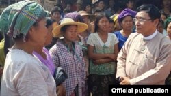 လူမှုဝန်ထမ်း၊ ကယ်ဆယ်ရေးနဲ့ ပြန်လည်နေရာချထားရေး ဝန်ကြီး ဒေါက်တာဝင်းမြတ်အေး သဘာဝဘေးသင့်ပြည်သူ များ ကို သွားရောက်တွေ့ဆုံ အားပေး။