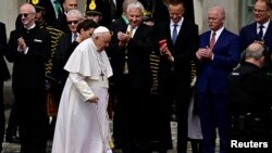 教宗方济各周五抵达匈牙利首都布达佩斯。(2023年4月28日)